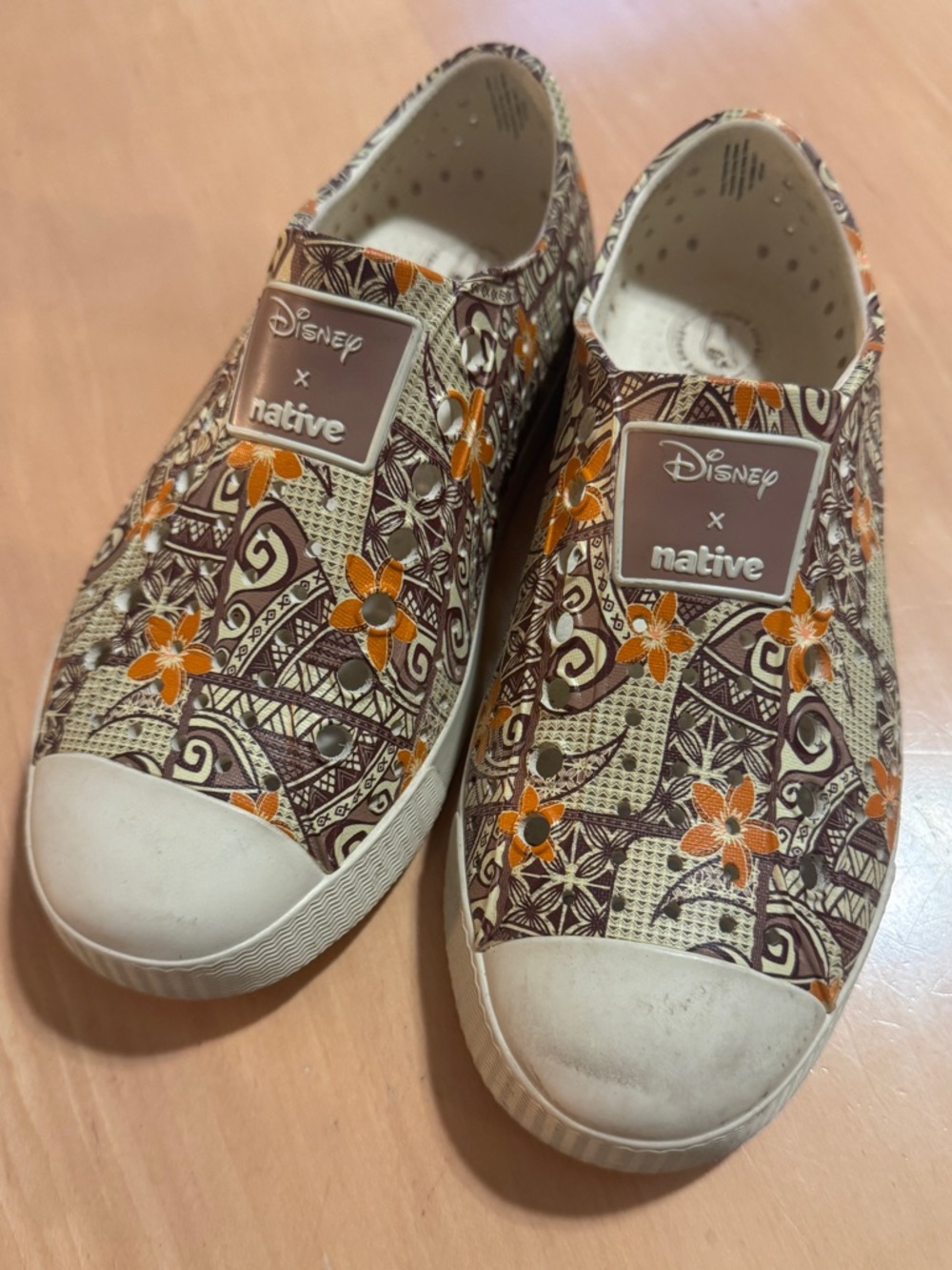 Native X Disney Moana Slip Ons size M3/W5